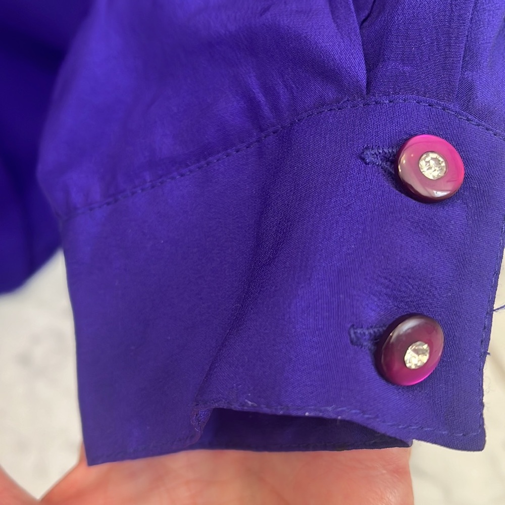 Purple 100% silk Cedars button down blouse with Dillon sleeves. - Picture 7 of 8